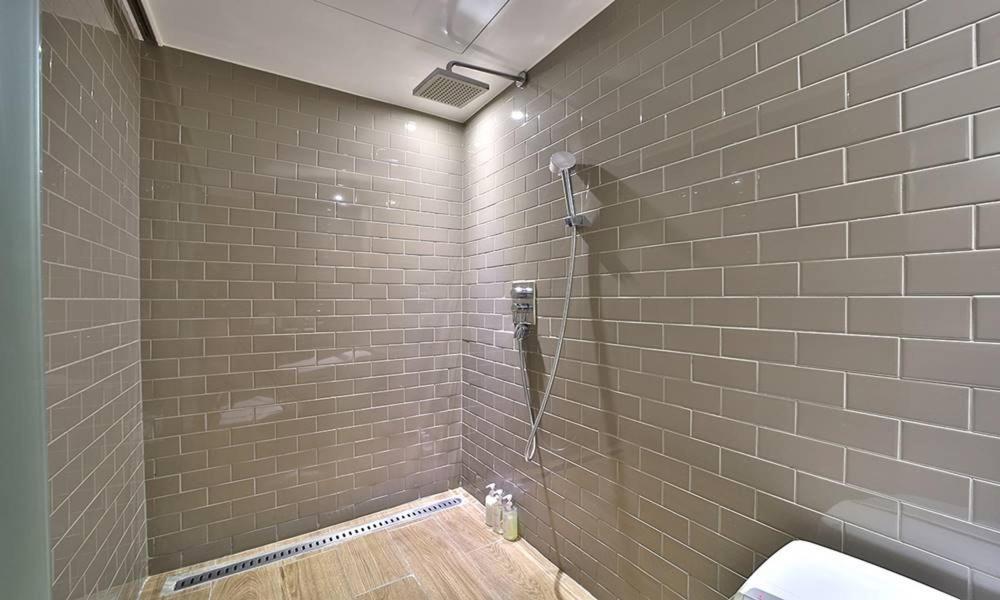 Seomyeon Hound Hotel 1St Street Пусан Номер фото